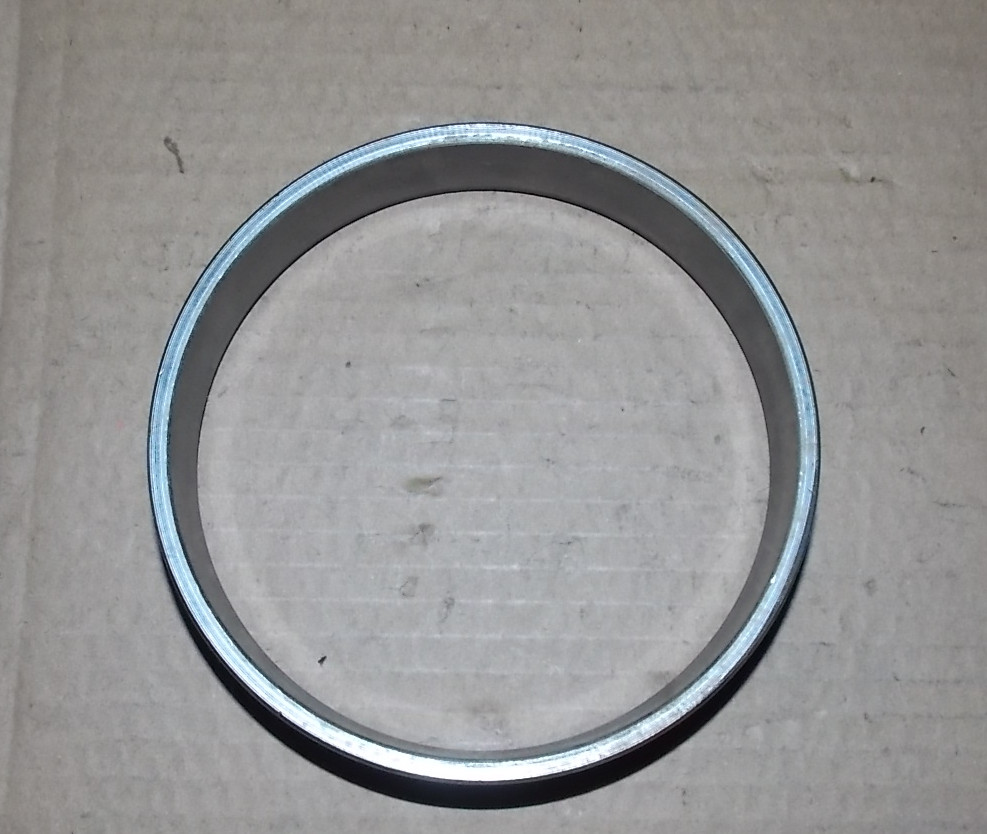 Rear hub oil seal seat