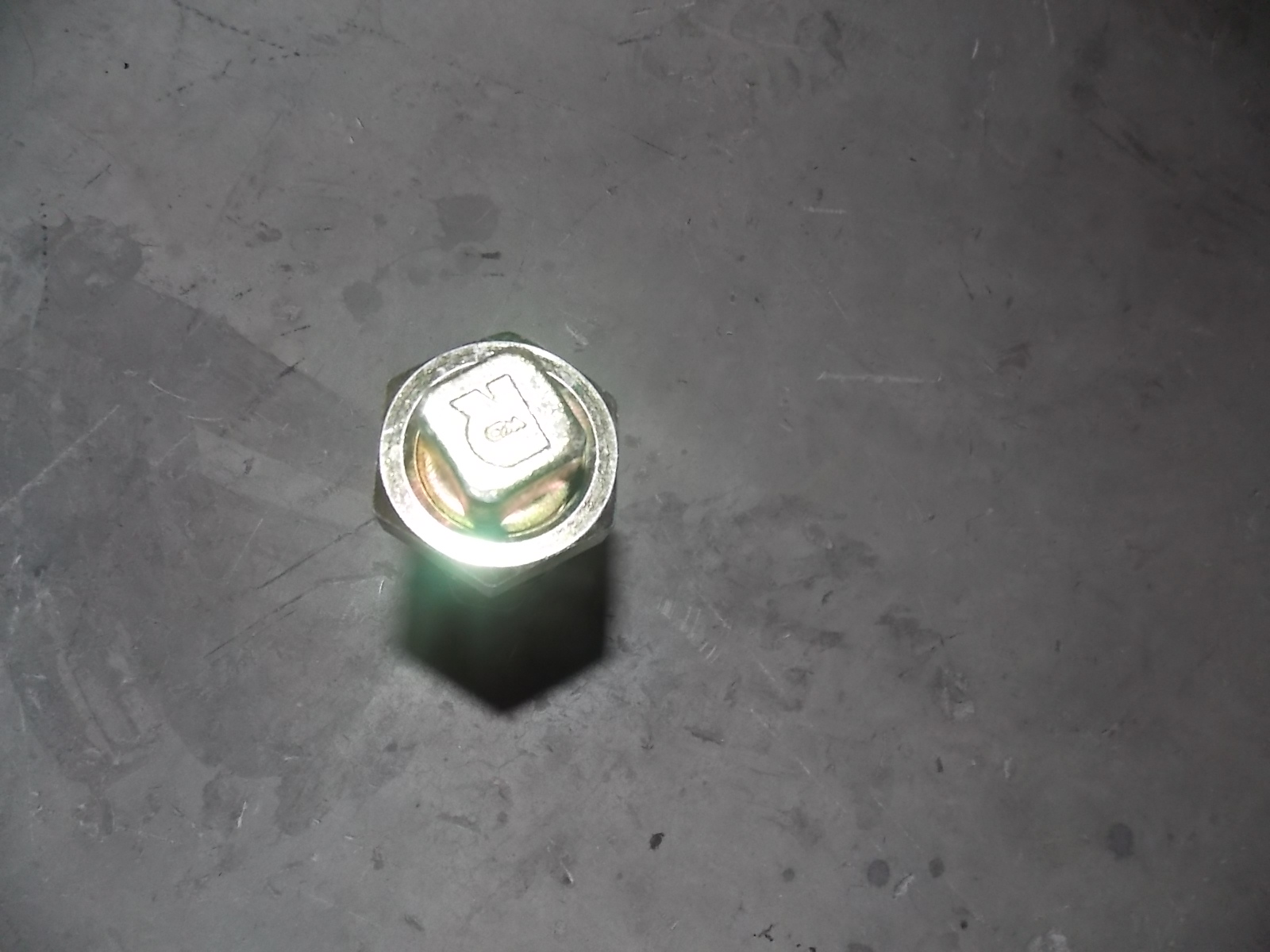 Right rear wheel bolt nut-2