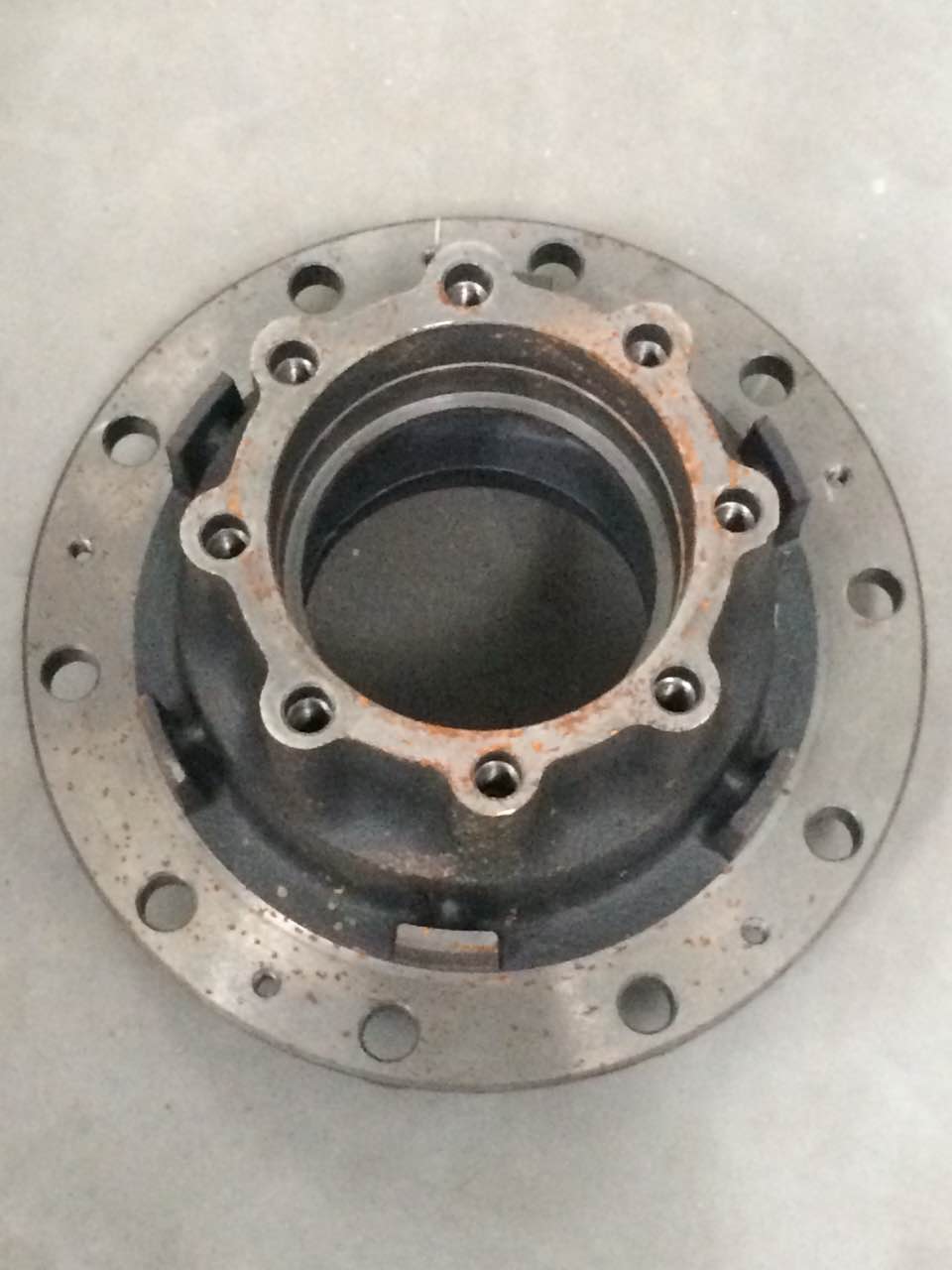 Rear wheel hub