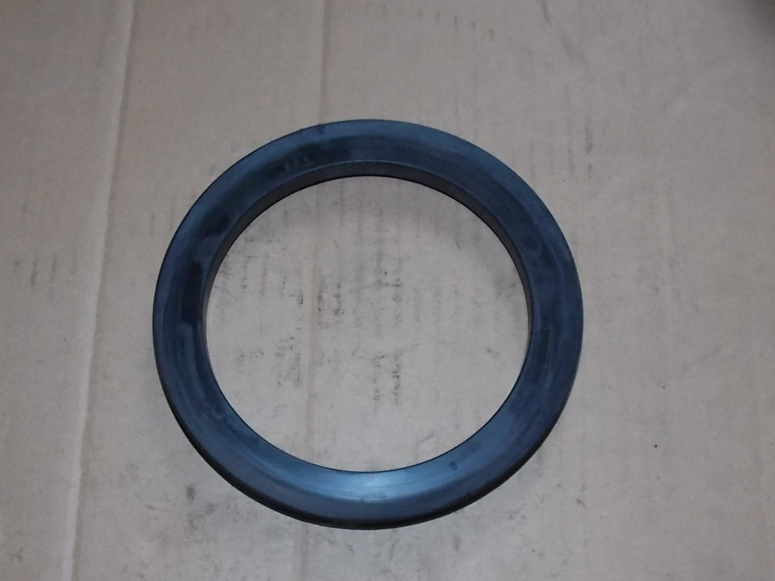 Hub oil seal; inner diameter 104; outer diameter 135.5; thickness 12