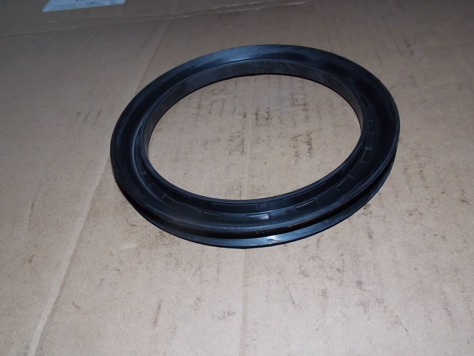 Hub oil seal; inner diameter 104; outer diameter 135.5; thickness 12-2