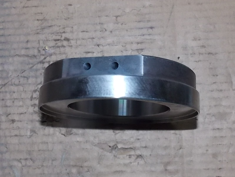 Rear hub inner oil seal seat ring; inner diameter 86; outer diameter 135; thickness 28