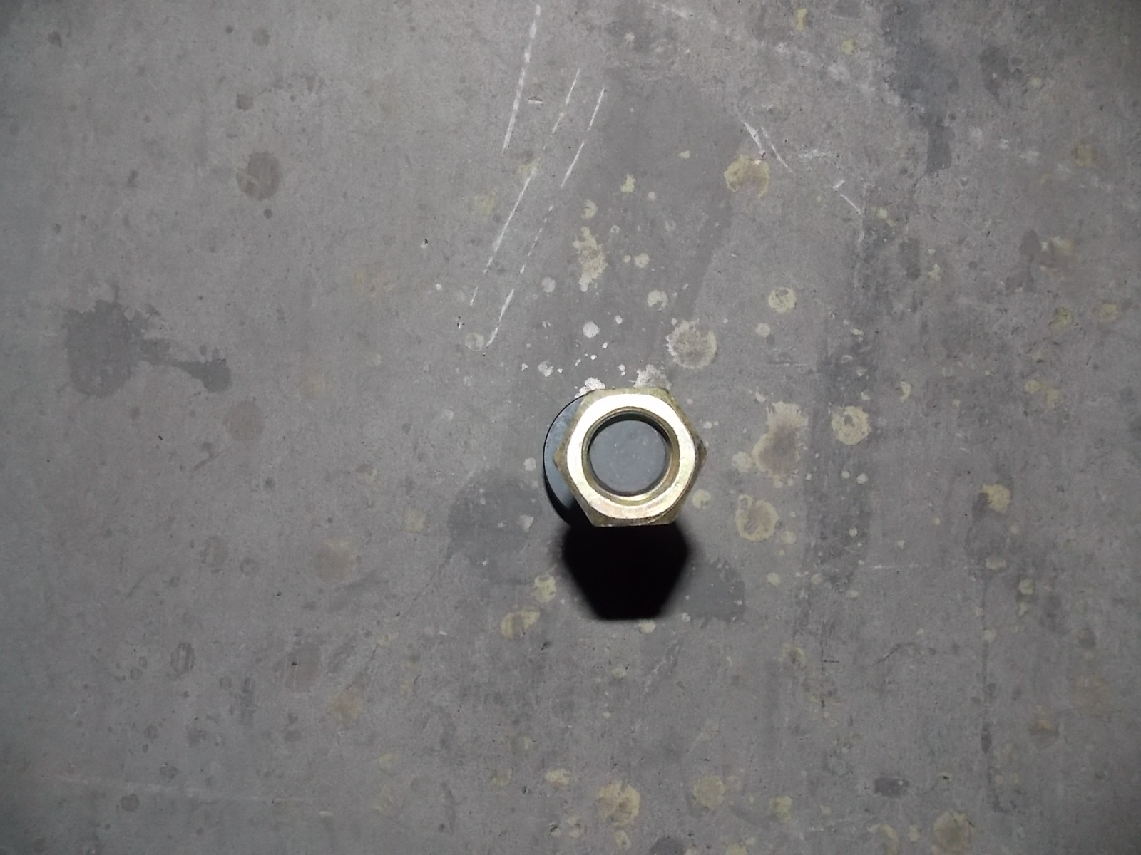 Колесные болты и гайки в сборе; содержит 3 штуки, длина болта 118mm-1