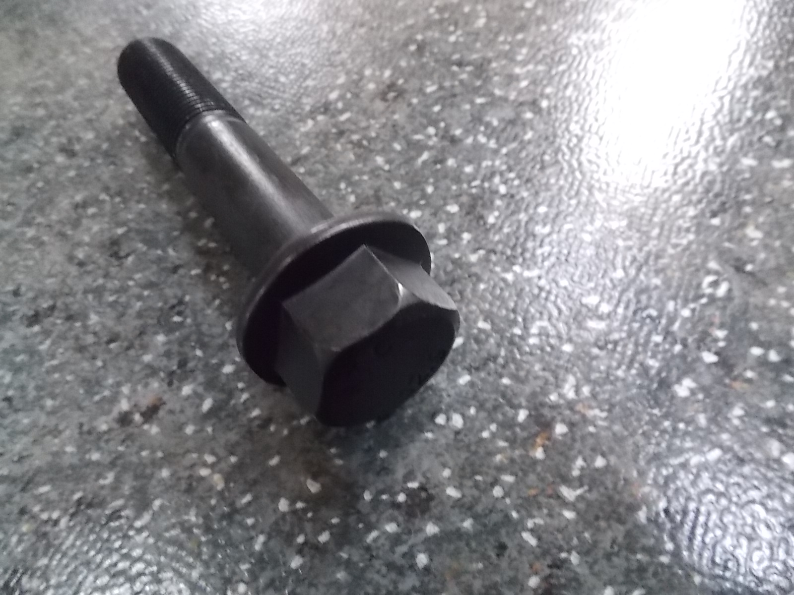 Болты крепления корпуса дифференциала-1