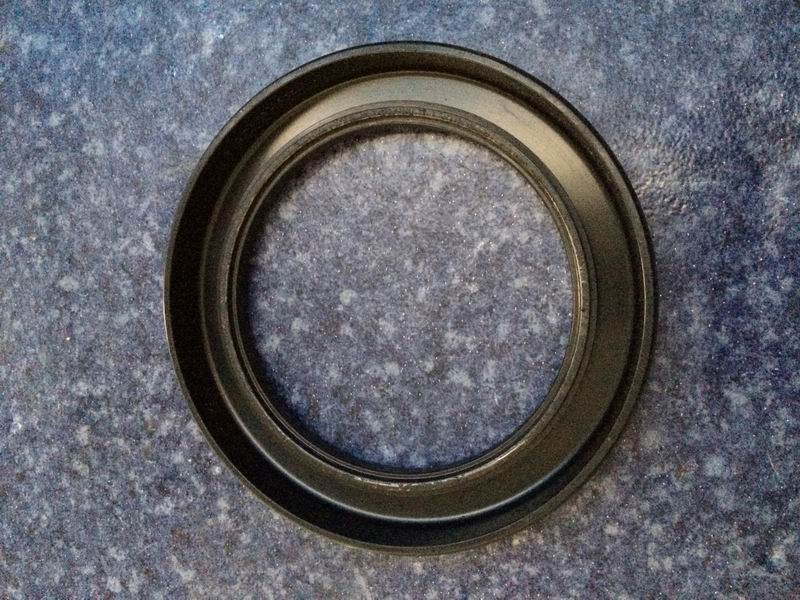 Сальник задней ступицы; заменен на 3104-02192