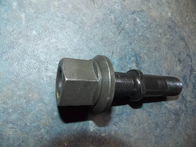 Right wheel bolt and nut assembly; contains 3 pieces