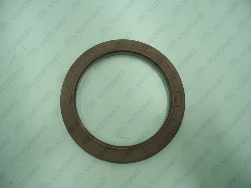 Сальник передней ступицы (φ 85 . 35 *ф 110 .1*8,2)