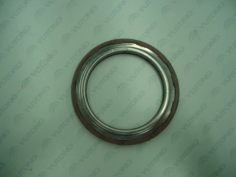 Сальник передней ступицы (φ 85 . 35 *ф 110 .1*8,2)-1