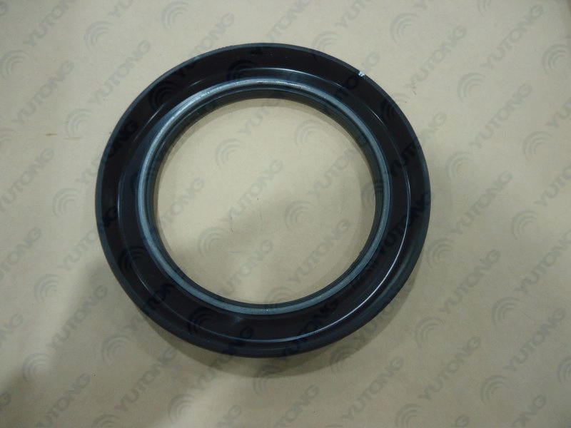 Oil seal assembly