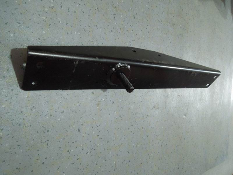 Задний кронштейн запасного колеса