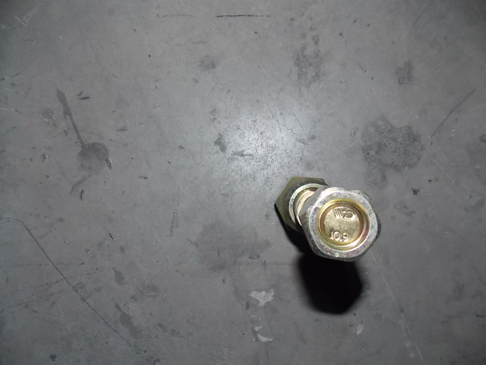 左车轮螺栓螺母-1