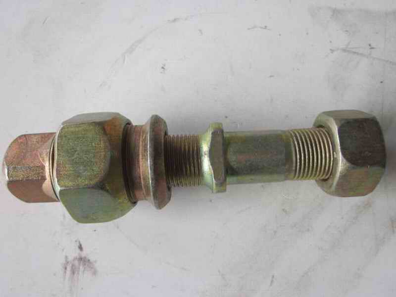 Wheel bolts and nut assembly-right; S value=38