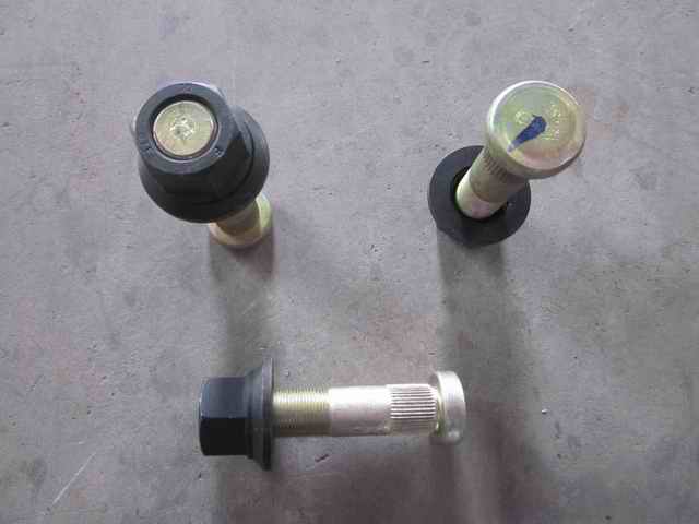 Wheel bolts and nut assembly; contains 2 pieces; phosphating treatment