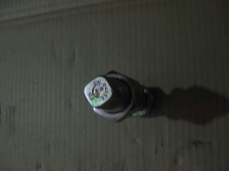 Rear wheel bolt with nuts-right-1