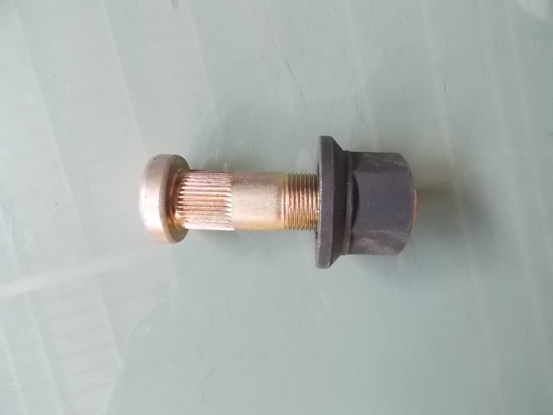 Колесные болты и гайки в сборе; содержит 3 шт.