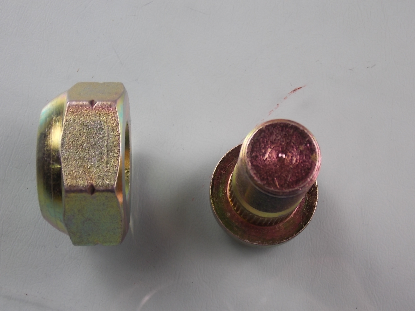 Wheel bolt nut-left rotary-1