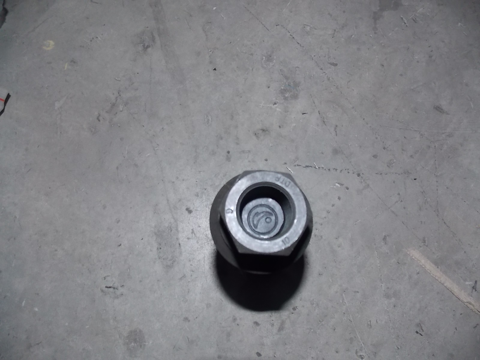 Колесные болты и гайки в сборе; включая 2 шт.-1