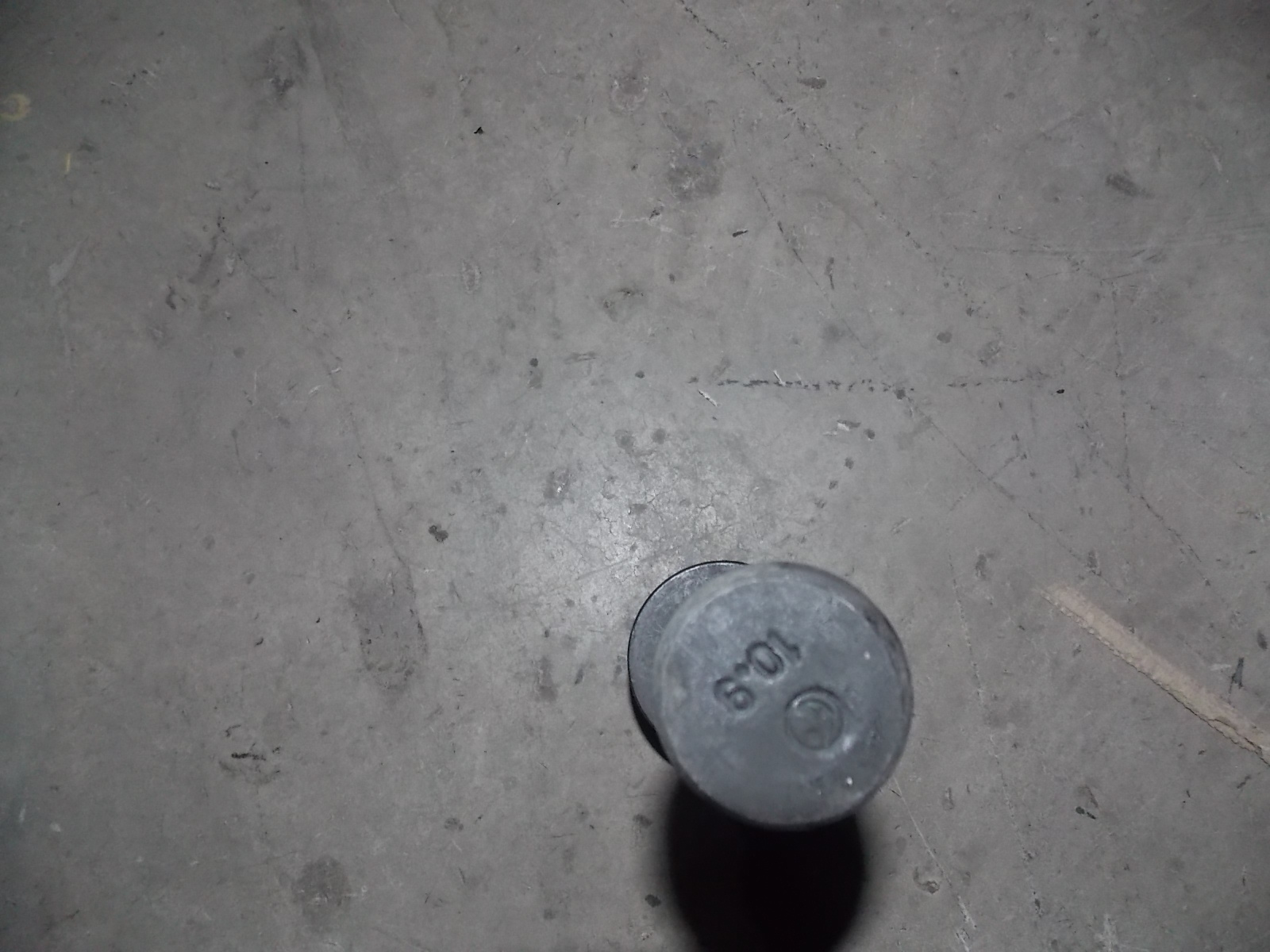 Колесные болты и гайки в сборе; включая 2 шт.-2