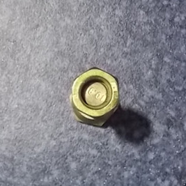 Гайка болта переднего колеса — левая-2