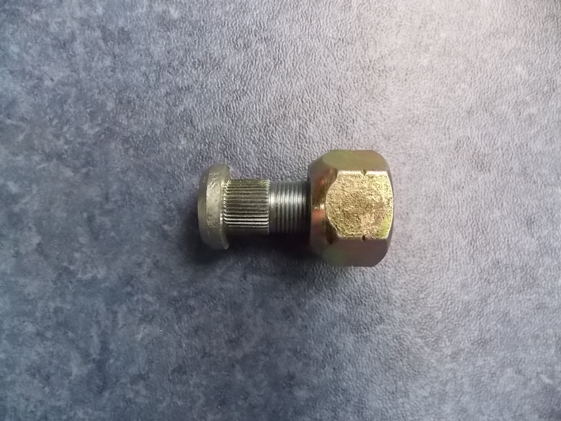 Колесные болты и гайки в сборе слева-1