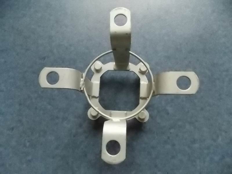 Кронштейн крышки заднего колеса-1