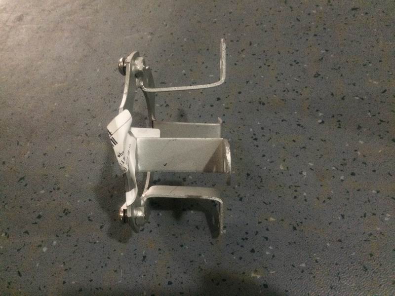 115 Кронштейн колпака колеса половинного размера из нержавеющей стали на задней оси 205 +8* 136 +3* 120-2