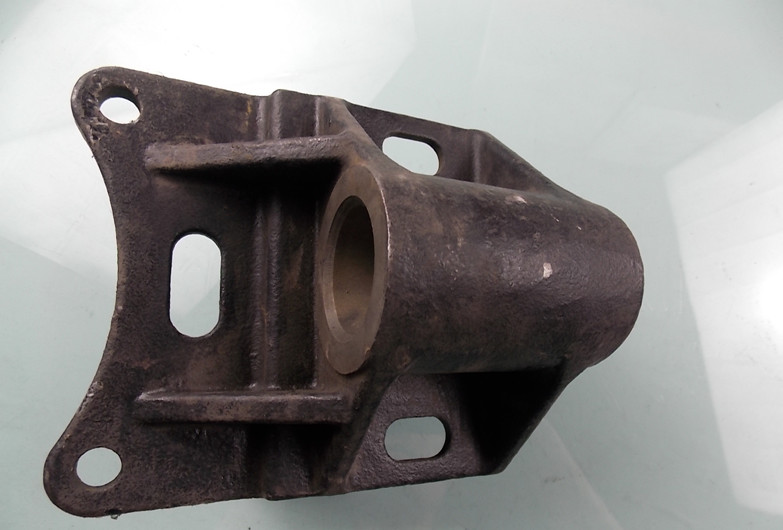 Middle rocker arm bracket