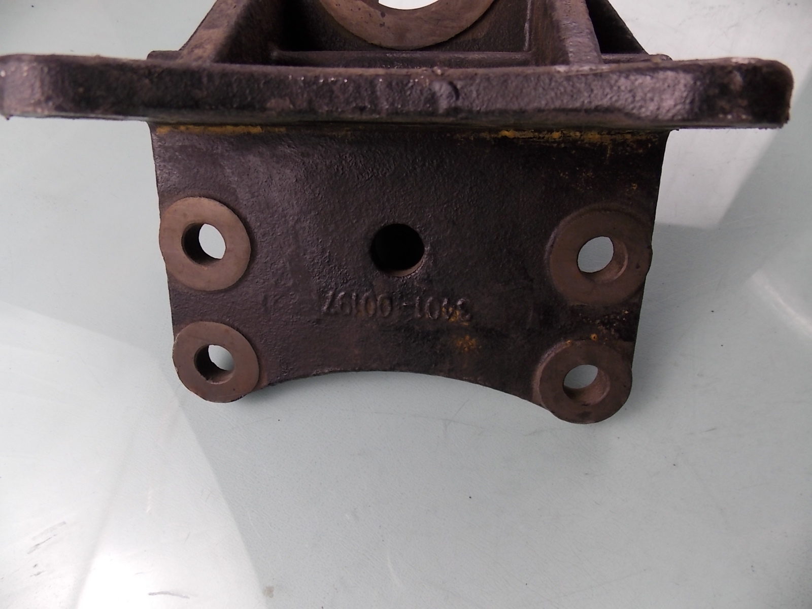 Middle rocker arm bracket-2