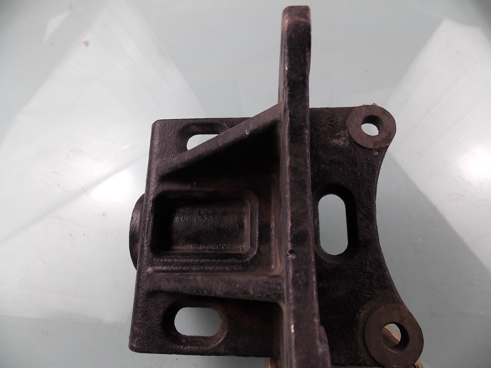 Middle rocker arm bracket-3