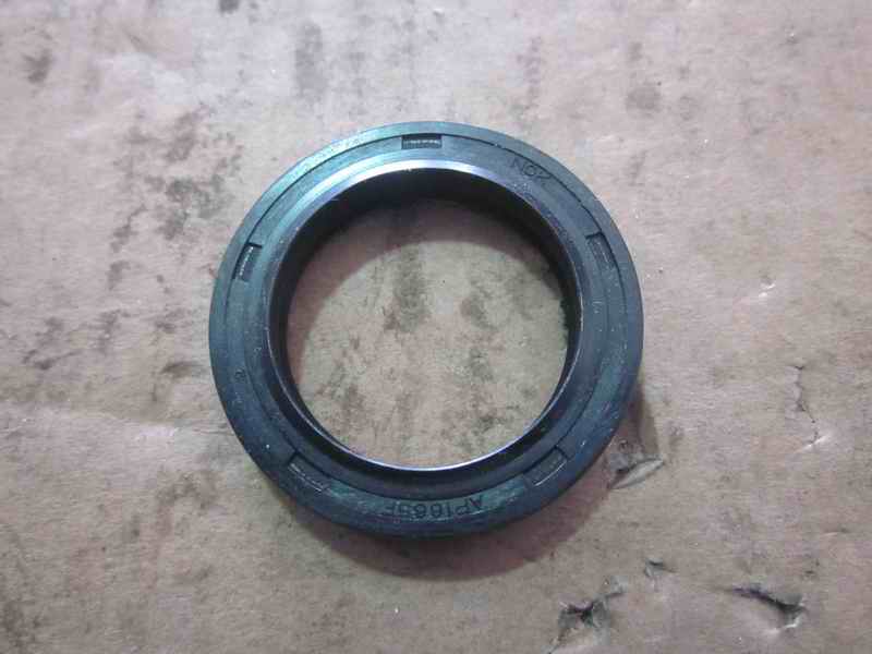 D07 steering gear upper cover oil seal-1