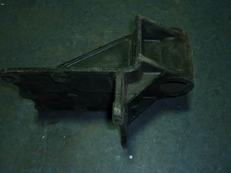 D Middle rocker arm bracket-1