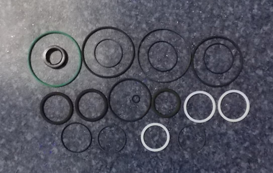 Steering device repair kit; 19 pieces included