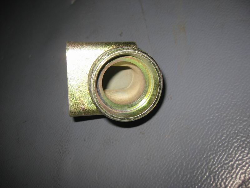 D Hydraulic pump connector; MAN-2