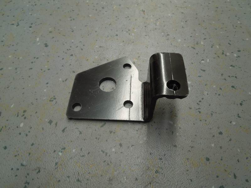 Steering oil pump fixing bracket