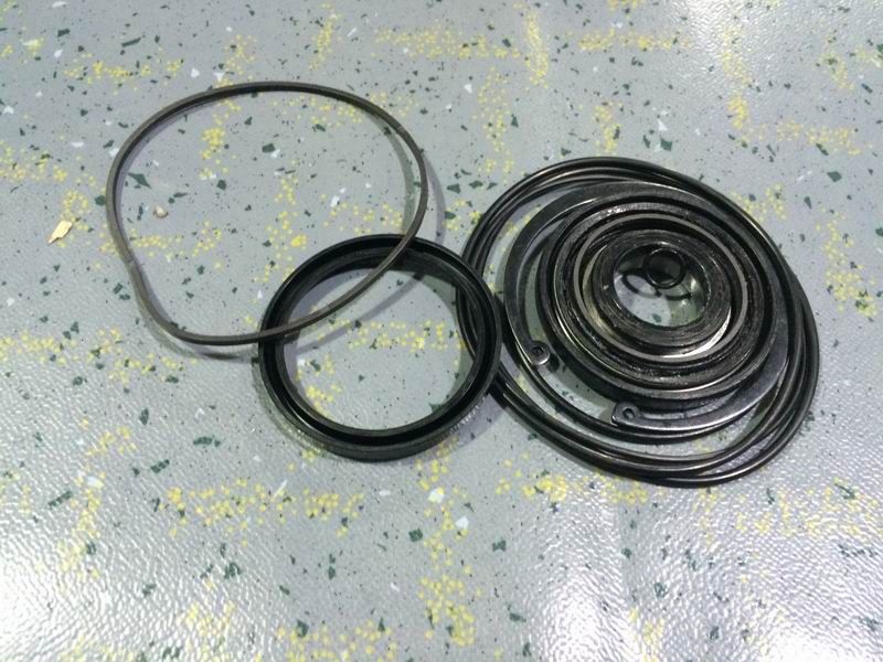 Steering device repair kit; 14 pieces included