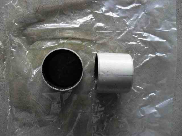 Middle rocker bushing