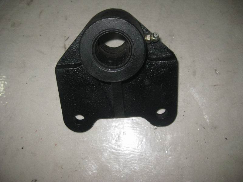 Кронштейн среднего коромысла в сборе (со втулкой)-1