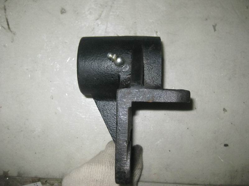 Кронштейн среднего коромысла в сборе (со втулкой)-2