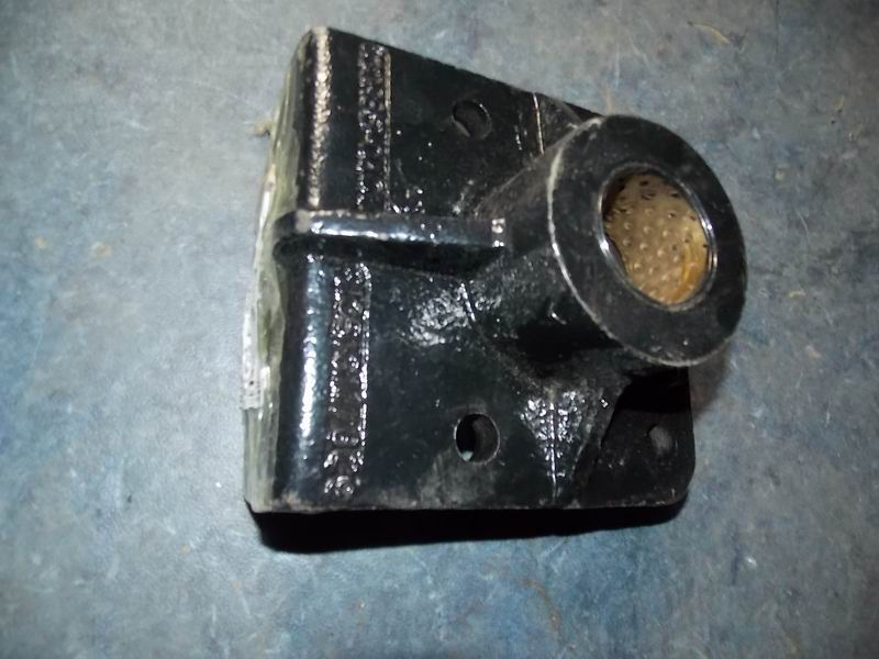 Кронштейн среднего коромысла в сборе-1