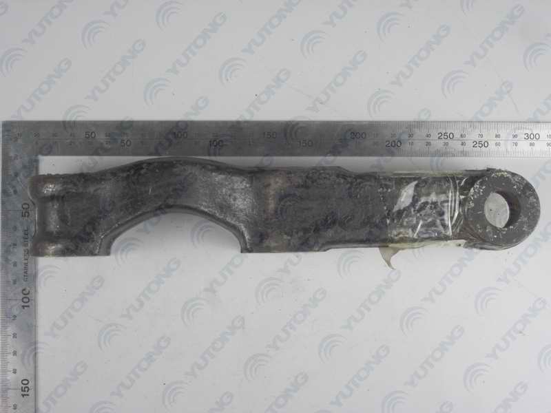 Left horizontal pull rod arm