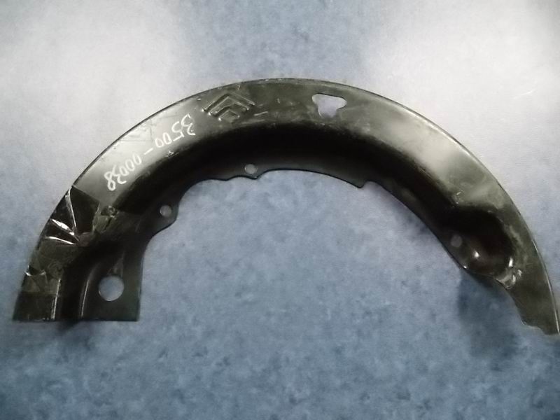 D Пылезащитный кожух переднего тормоза в сборе.