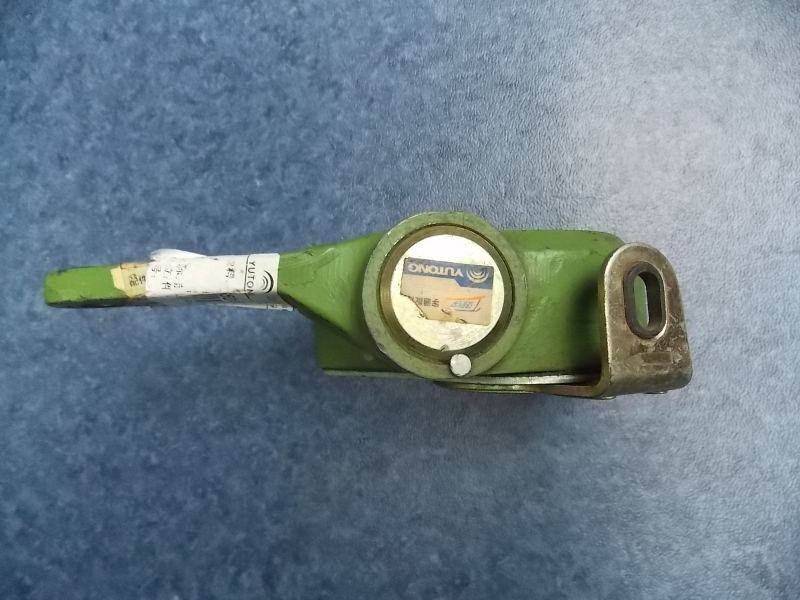 Передний левый регулировочный рычаг-1