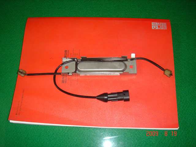 Brake lining wear alarm assembly