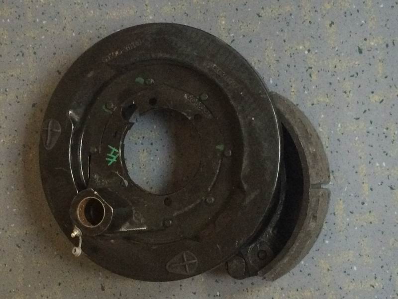 Задний тормоз в сборе — левый