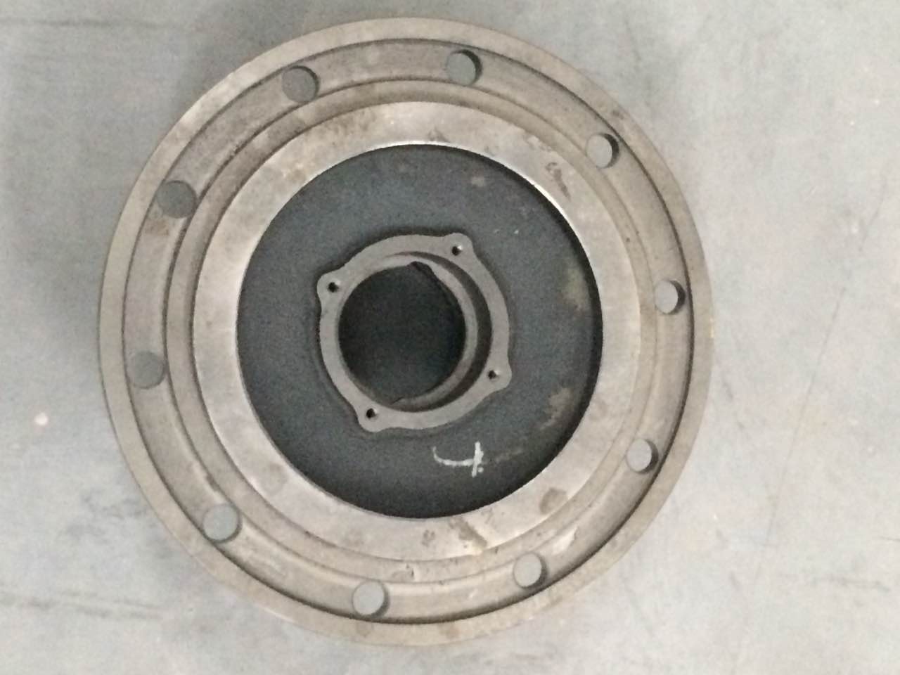 Front wheel hub