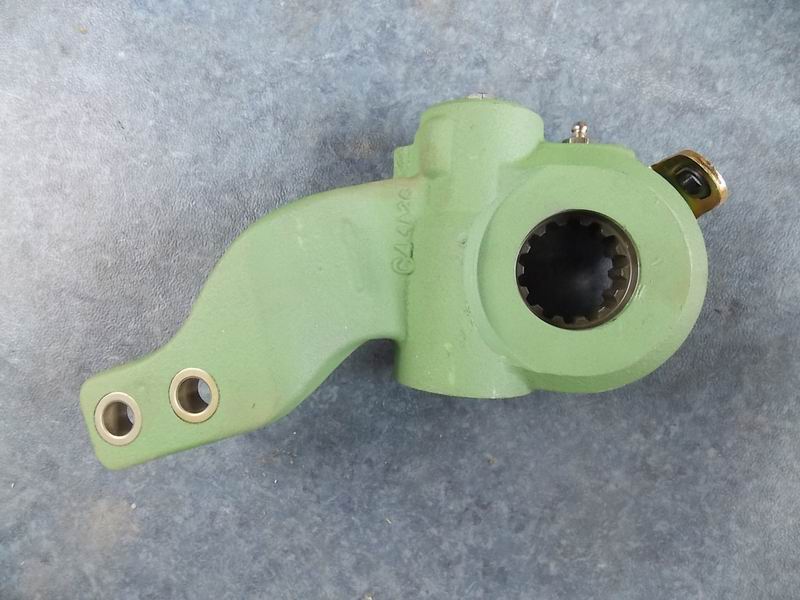 Передний левый саморегулирующийся рычаг-1