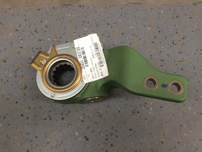 Front right self-adjustment arm