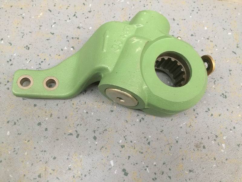 Передний правый саморегулирующийся рычаг-1