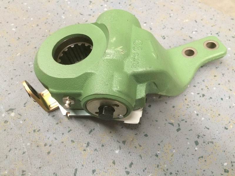 Передний правый саморегулирующийся рычаг-2