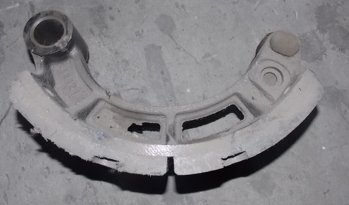 Передние тормозные колодки в сборе